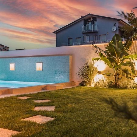Villa Elena Deluxe Mit Whirlpool Und Beheiztem Pool Am Meer Und Wunderschoenen Blick Auf Die Brijuni Inseln Fazana Luaran gambar