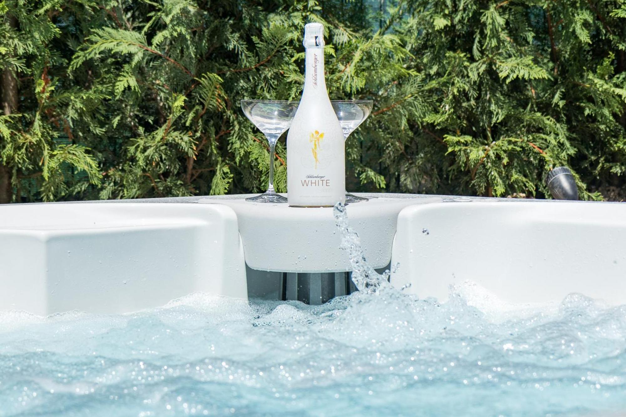 Villa Elena Deluxe Mit Whirlpool Und Beheiztem Pool Am Meer Und Wunderschoenen Blick Auf Die Brijuni Inseln Fazana Luaran gambar