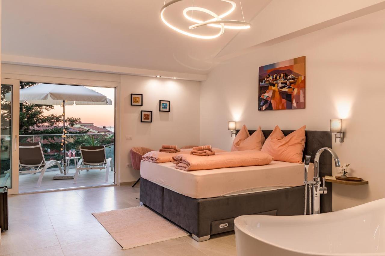 Villa Elena Deluxe Mit Whirlpool Und Beheiztem Pool Am Meer Und Wunderschoenen Blick Auf Die Brijuni Inseln Fazana Luaran gambar