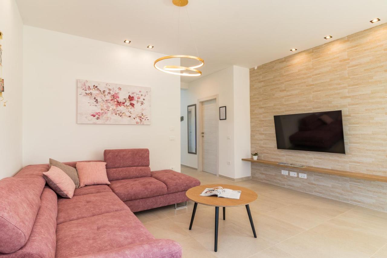 Villa Elena Deluxe Mit Whirlpool Und Beheiztem Pool Am Meer Und Wunderschoenen Blick Auf Die Brijuni Inseln Fazana Luaran gambar