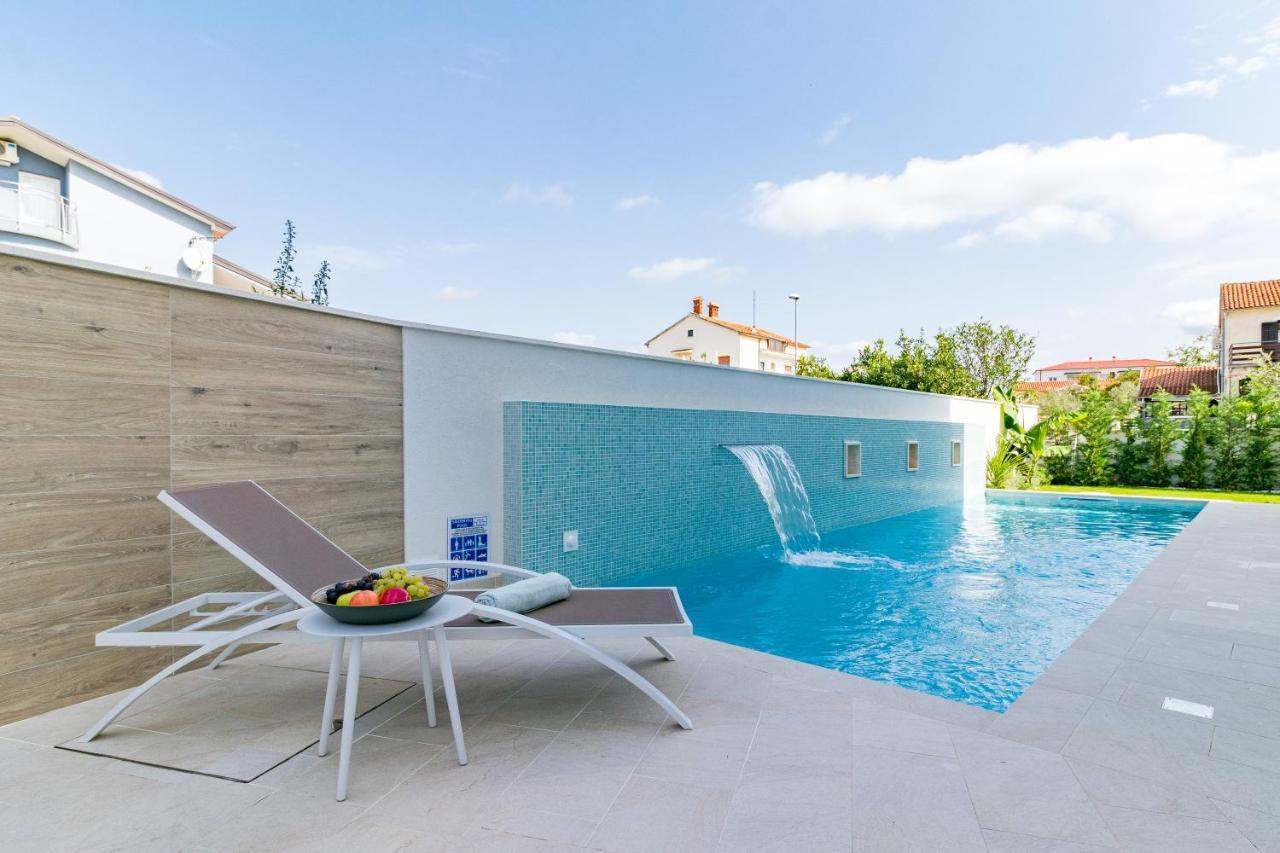 Villa Elena Deluxe Mit Whirlpool Und Beheiztem Pool Am Meer Und Wunderschoenen Blick Auf Die Brijuni Inseln Fazana Luaran gambar