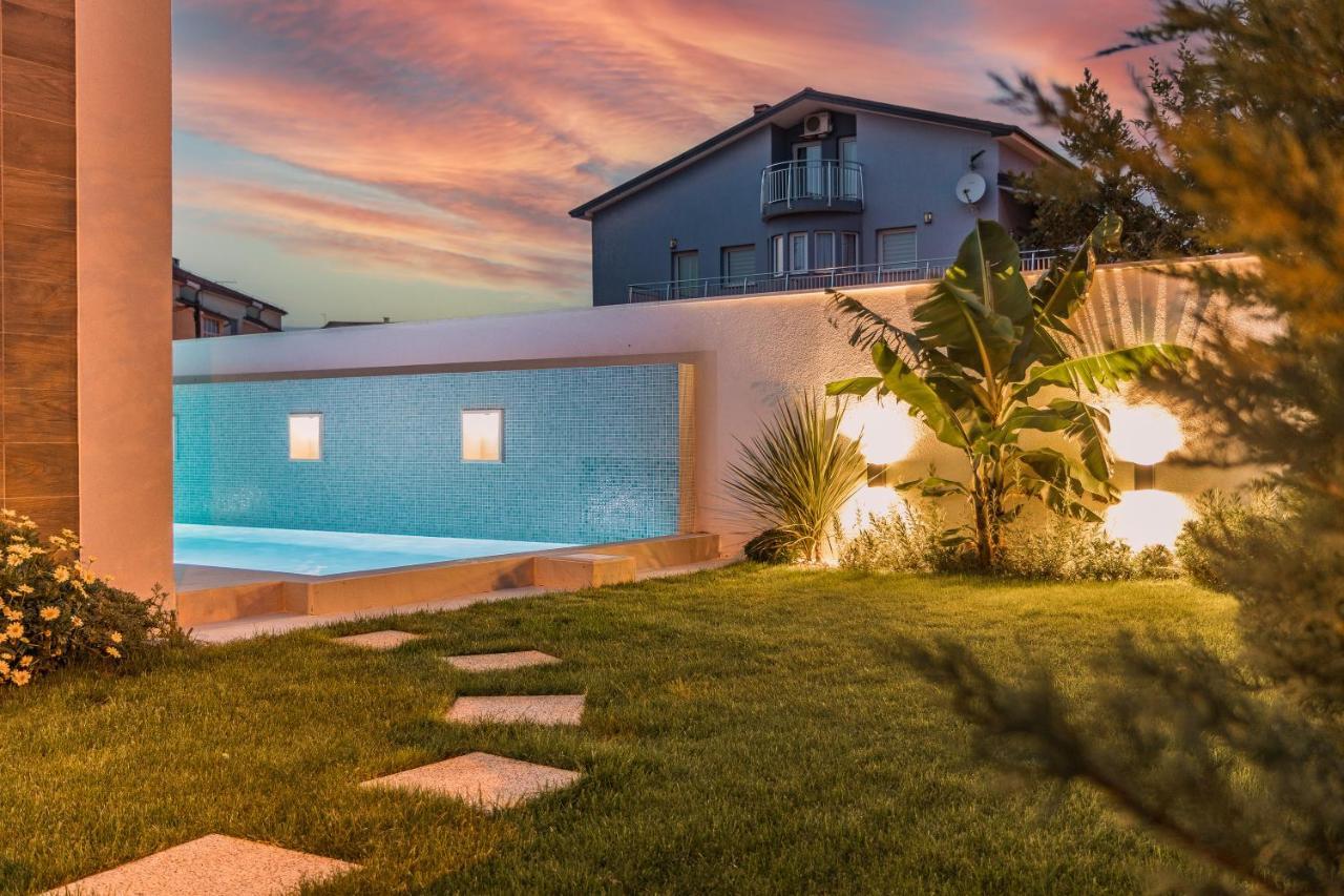 Villa Elena Deluxe Mit Whirlpool Und Beheiztem Pool Am Meer Und Wunderschoenen Blick Auf Die Brijuni Inseln Fazana Luaran gambar
